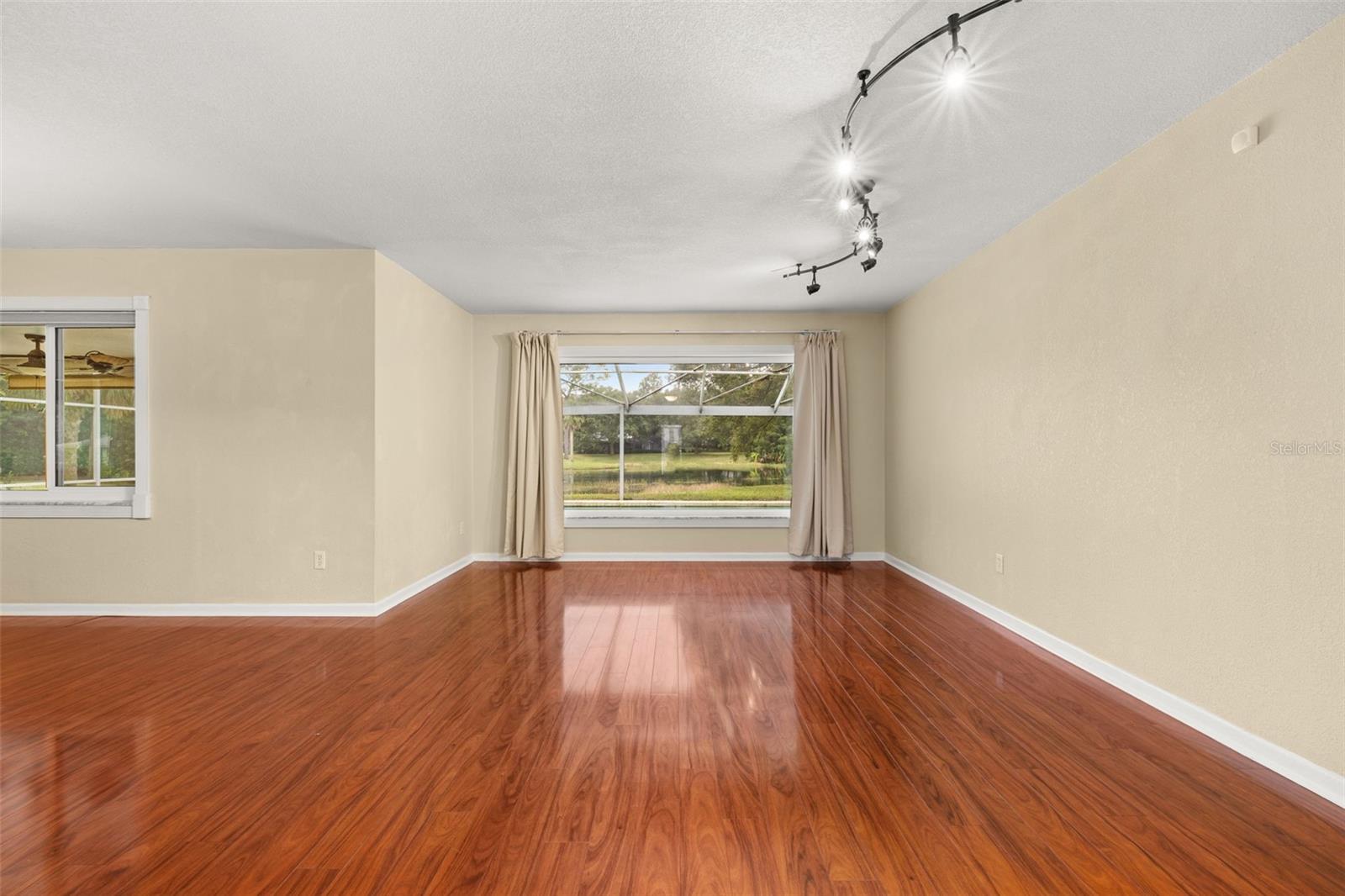 Image 10 of 93 For 204 Blue Lake Drive