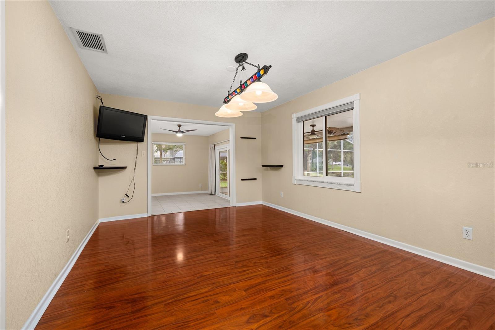 Image 11 of 93 For 204 Blue Lake Drive