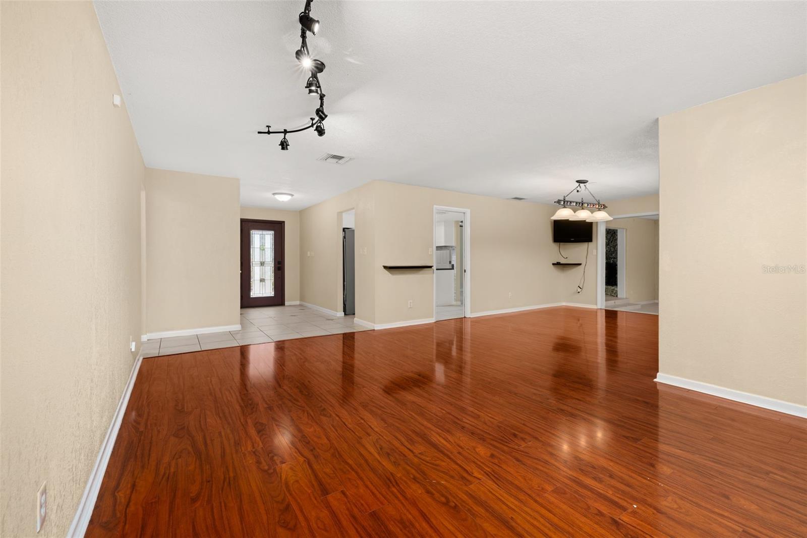 Image 12 of 93 For 204 Blue Lake Drive