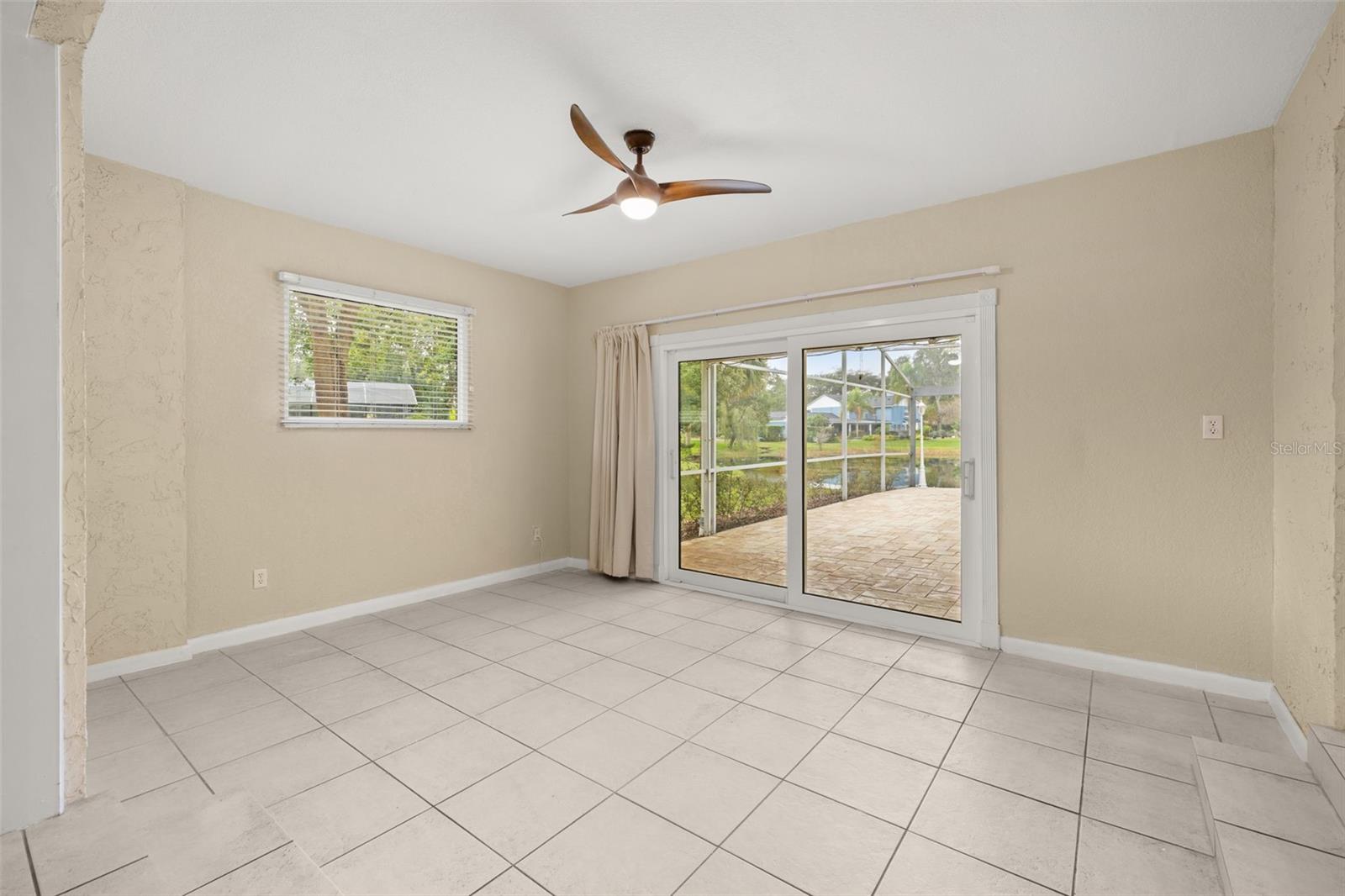 Image 20 of 93 For 204 Blue Lake Drive