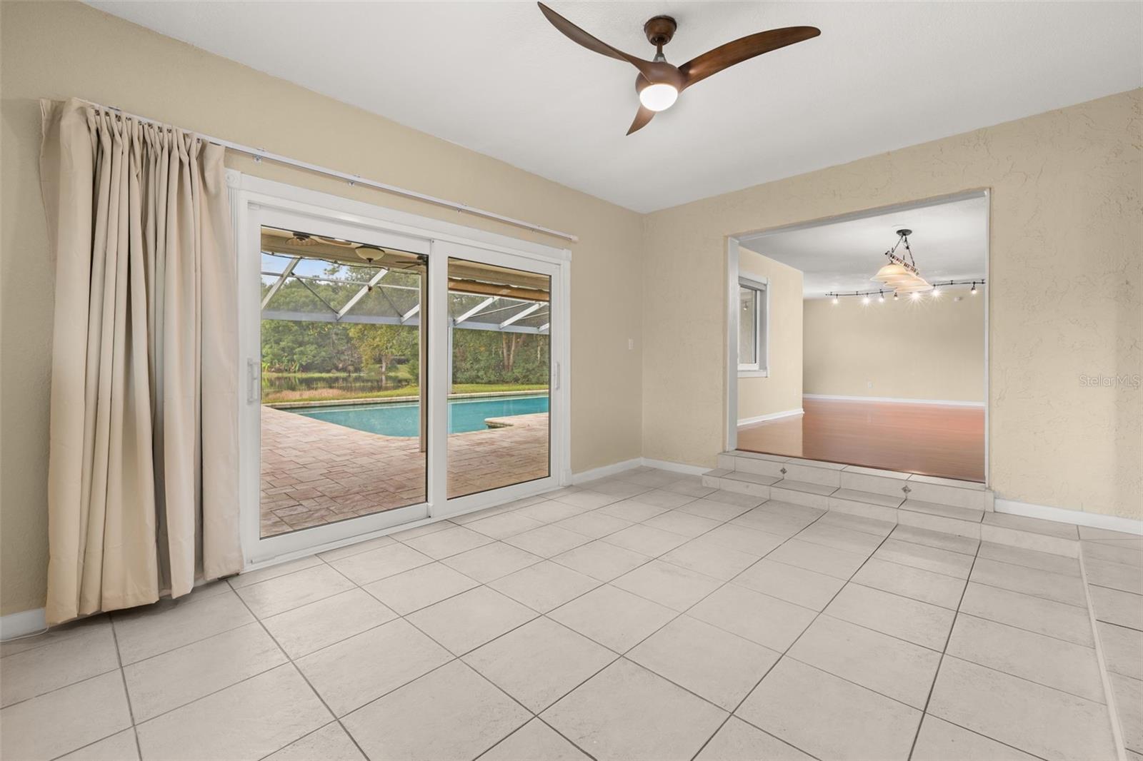 Image 21 of 93 For 204 Blue Lake Drive