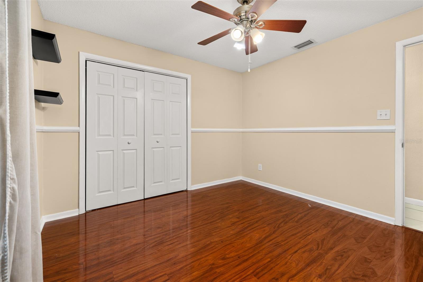 Image 26 of 93 For 204 Blue Lake Drive