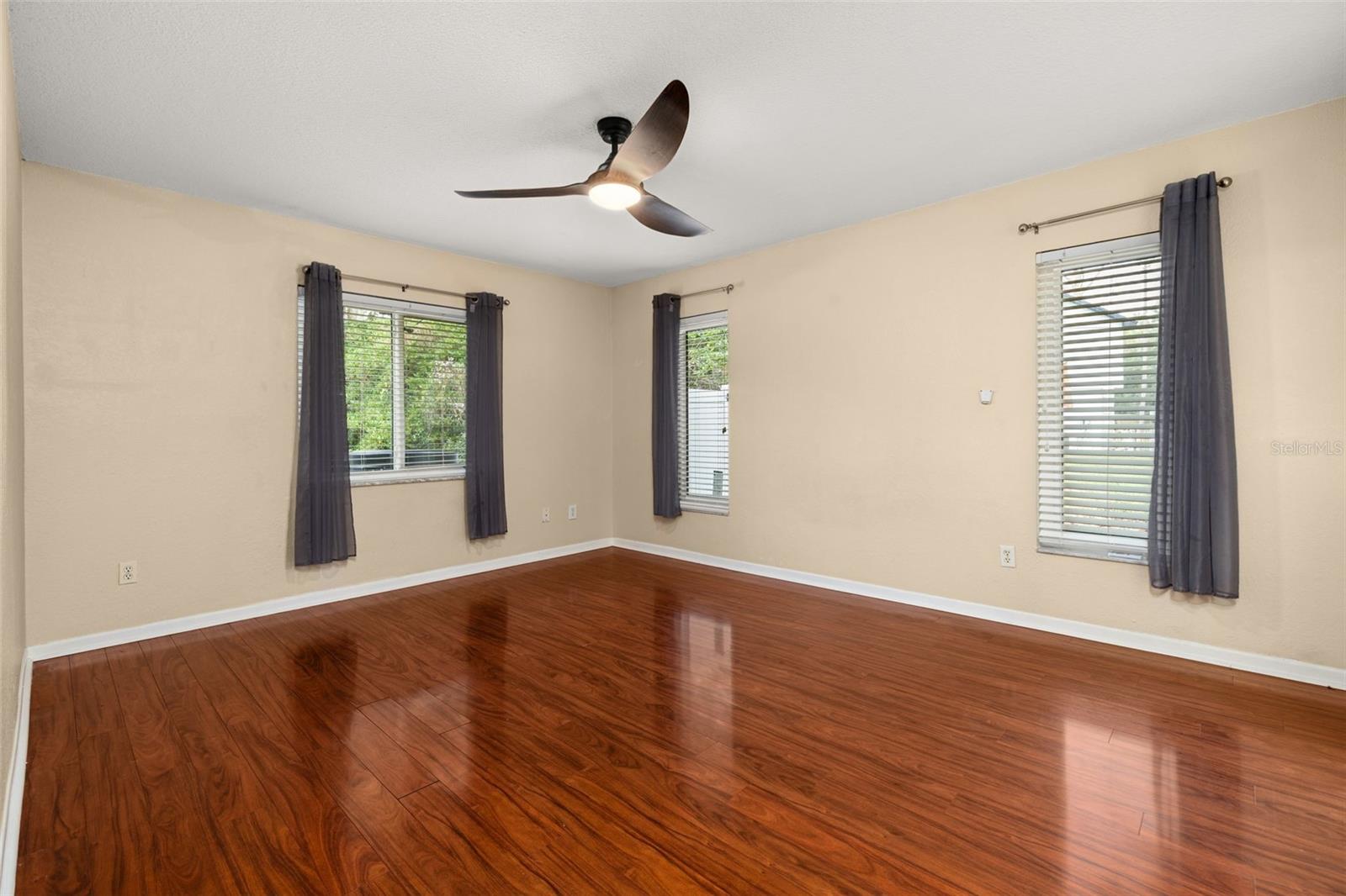 Image 31 of 93 For 204 Blue Lake Drive