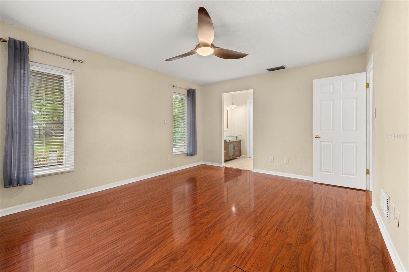 Image 32 of 93 For 204 Blue Lake Drive