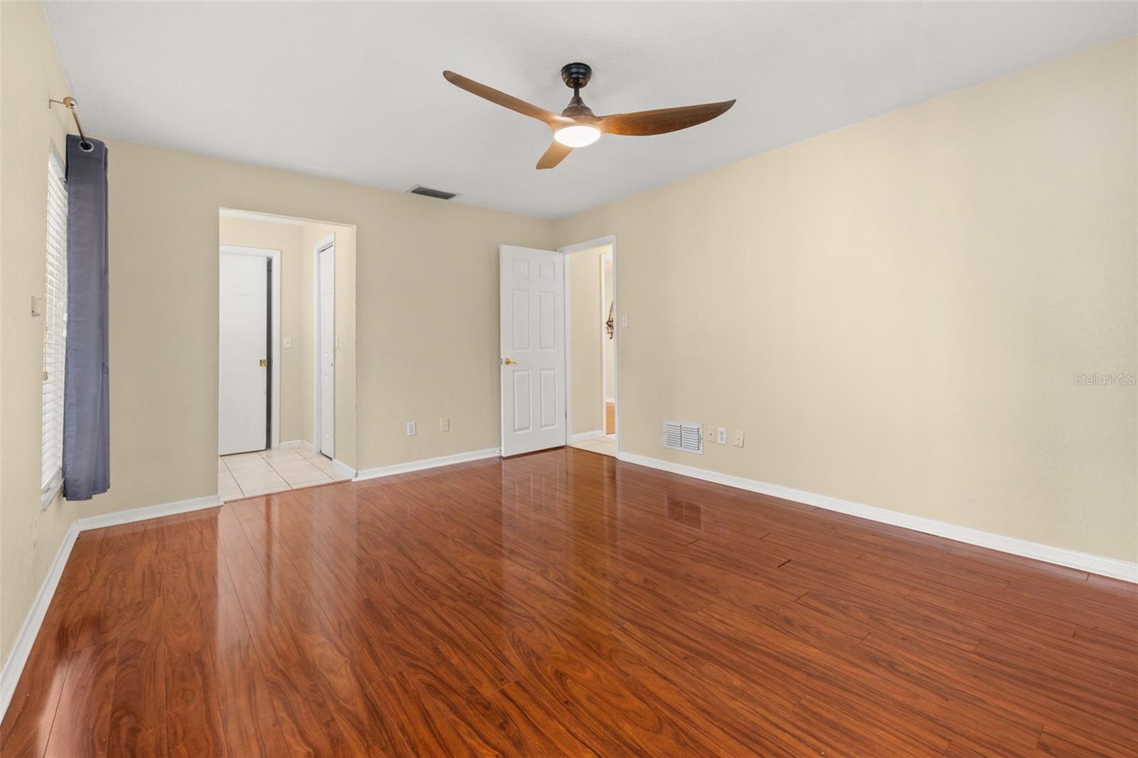 Image 33 of 93 For 204 Blue Lake Drive