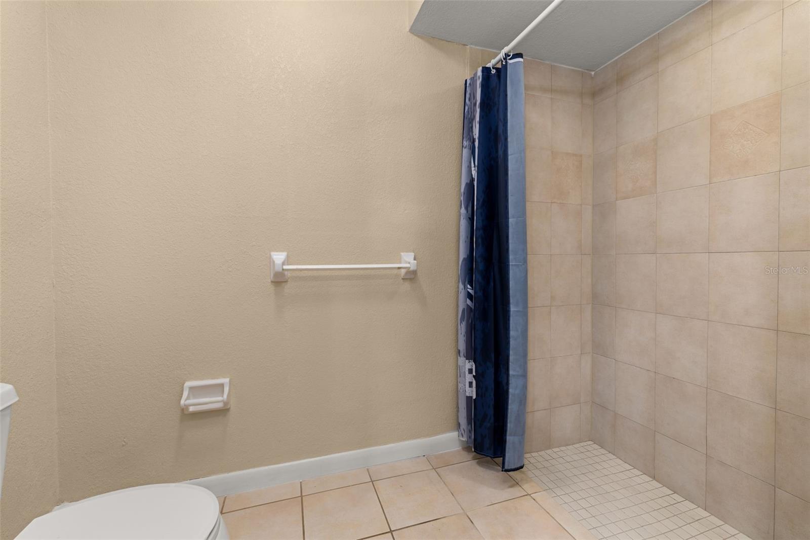 Image 36 of 93 For 204 Blue Lake Drive