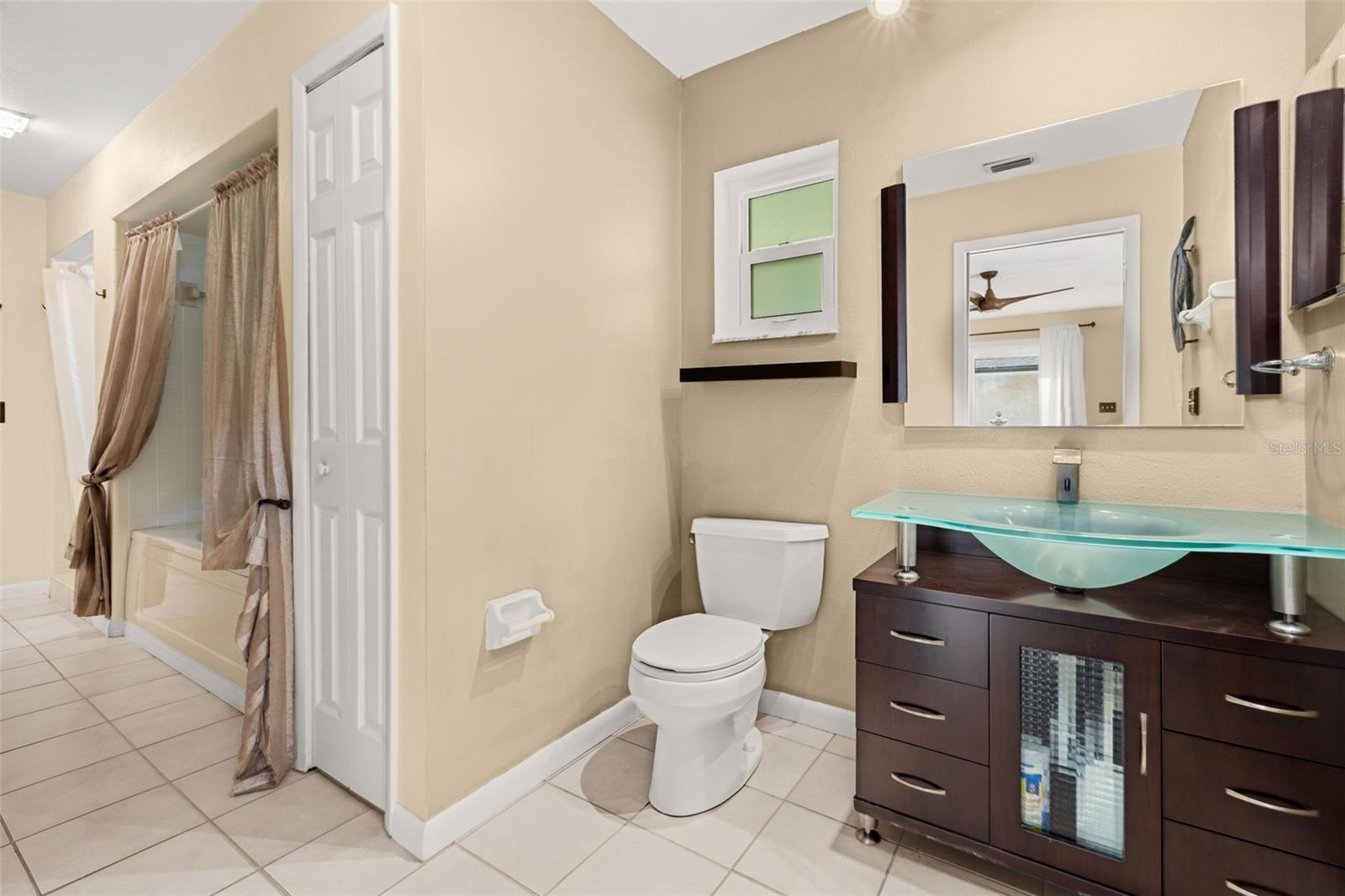 Image 46 of 93 For 204 Blue Lake Drive