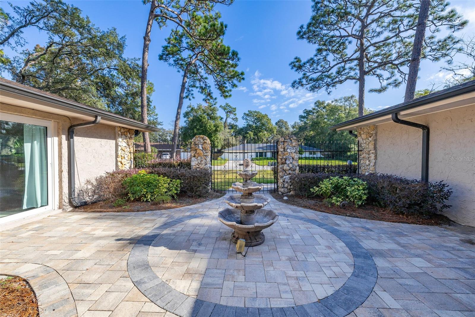 Image 5 of 93 For 204 Blue Lake Drive