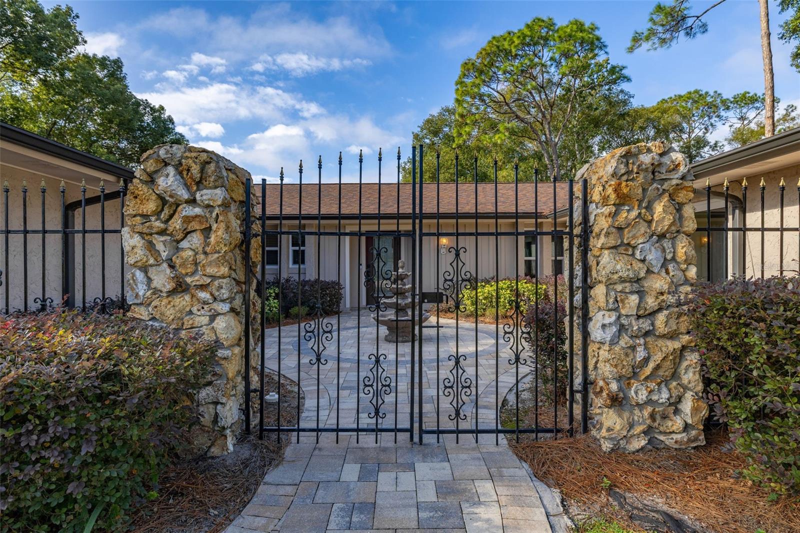 Image 6 of 93 For 204 Blue Lake Drive