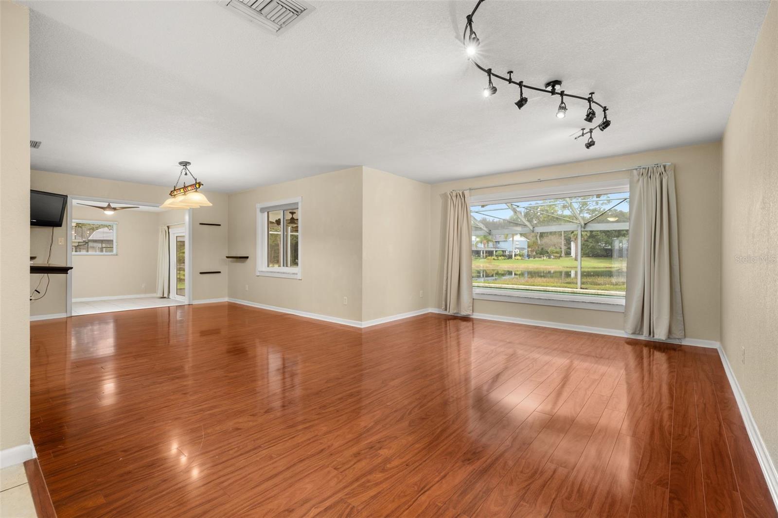 Image 8 of 93 For 204 Blue Lake Drive