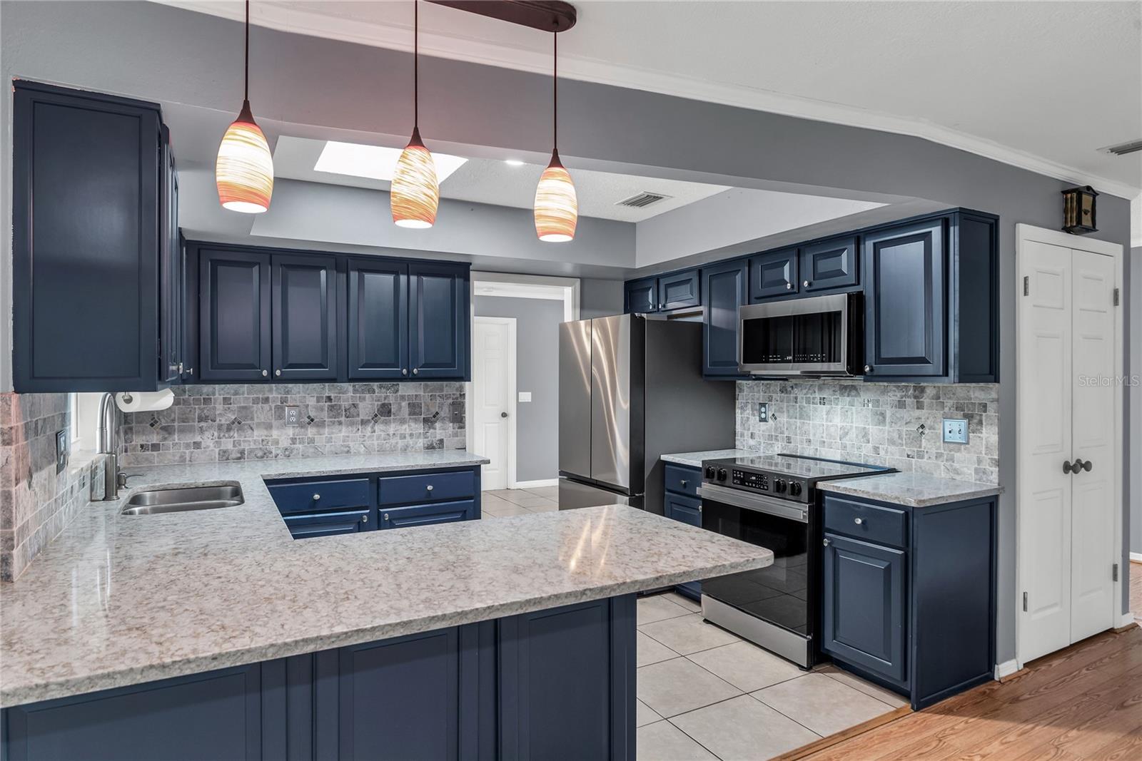 Image 11 of 51 For 685 Oleander Street