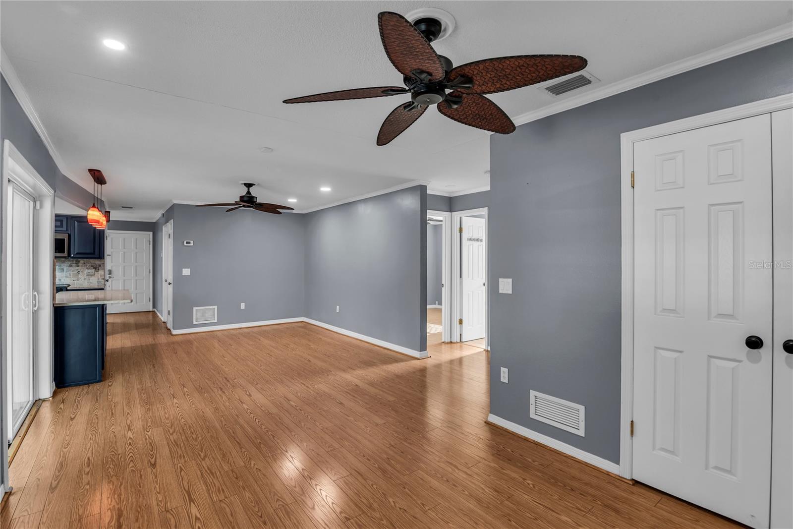 Image 15 of 51 For 685 Oleander Street