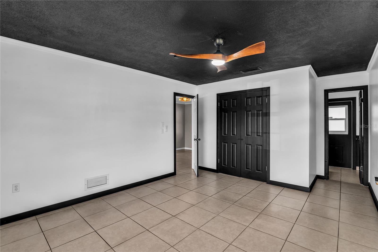 Image 17 of 51 For 685 Oleander Street