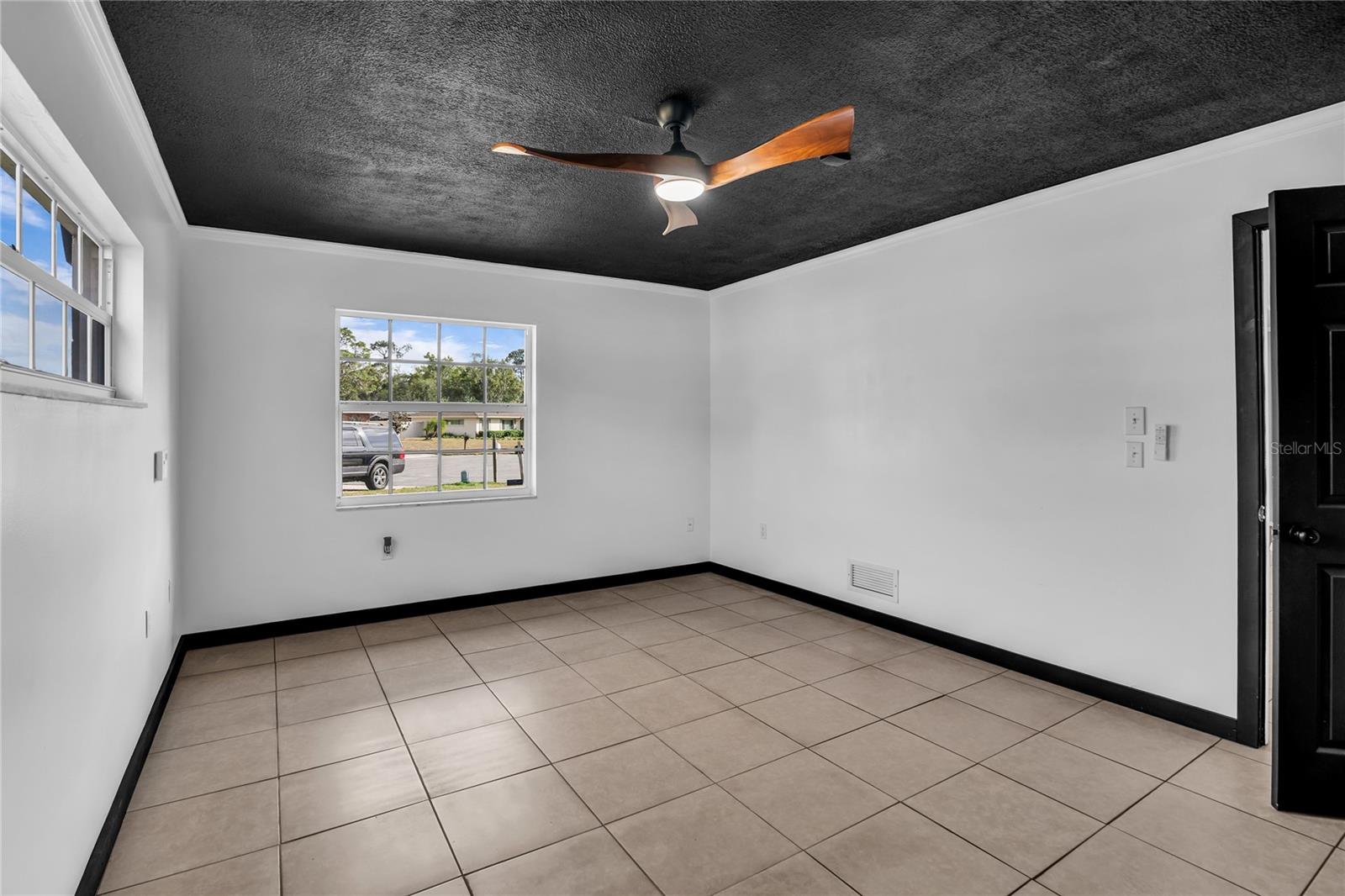 Image 18 of 51 For 685 Oleander Street