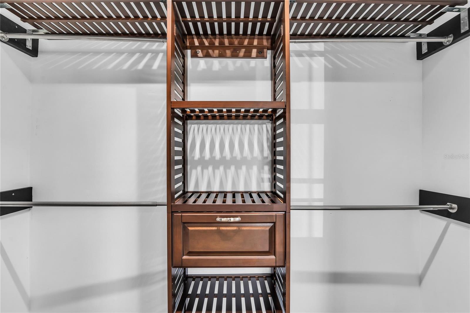 Image 21 of 51 For 685 Oleander Street