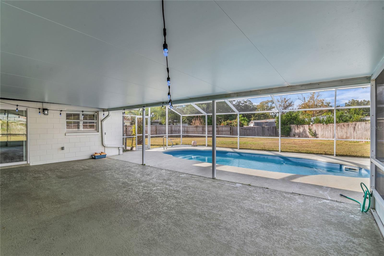 Image 28 of 51 For 685 Oleander Street