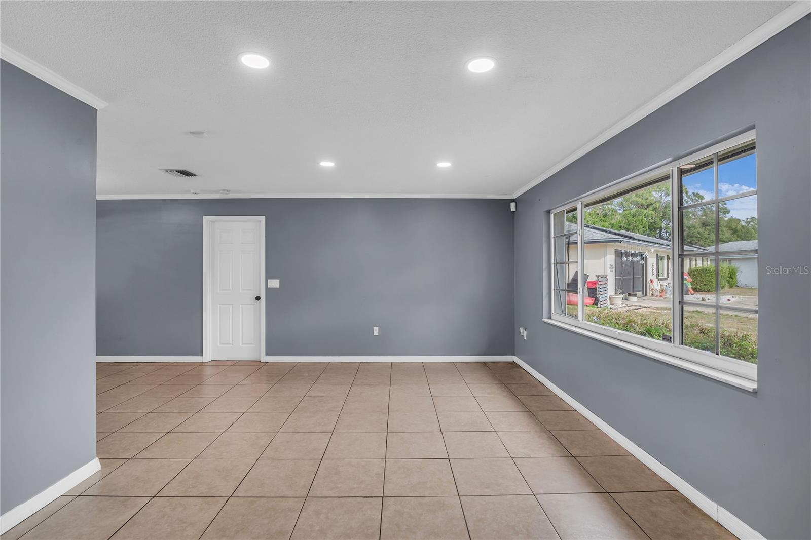 Image 5 of 51 For 685 Oleander Street