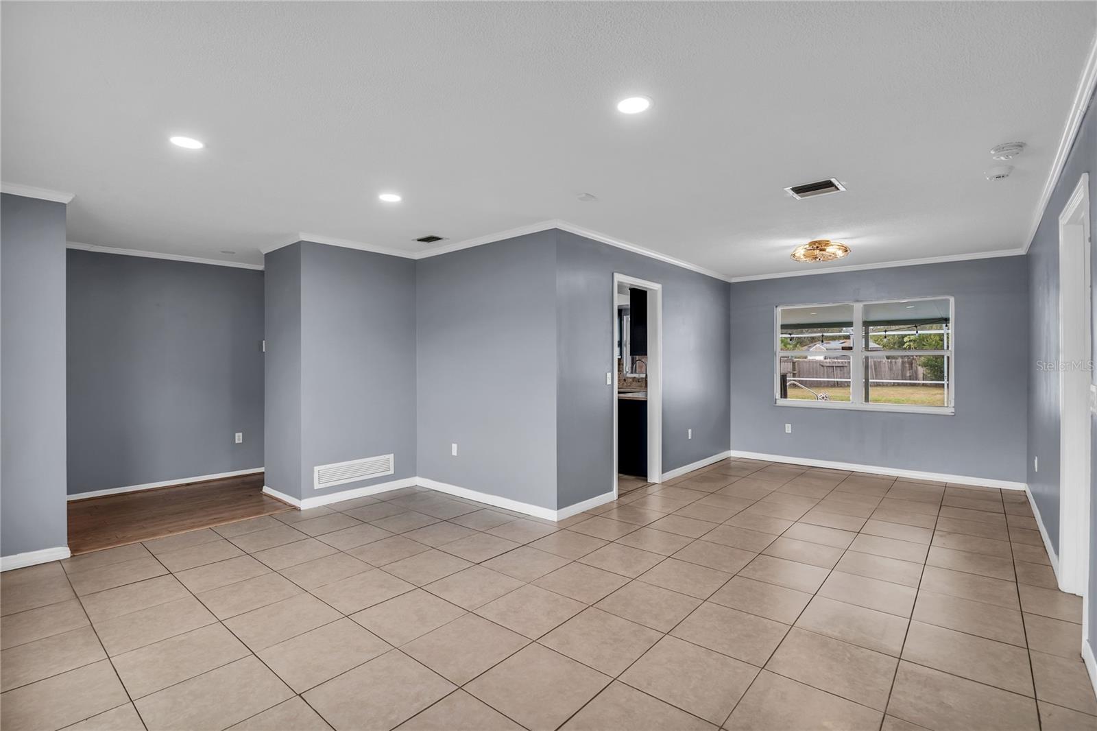 Image 7 of 51 For 685 Oleander Street