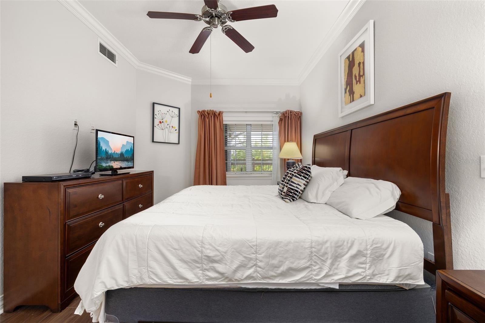 Image 6 of 56 For 1100 Sunset View Circle 302