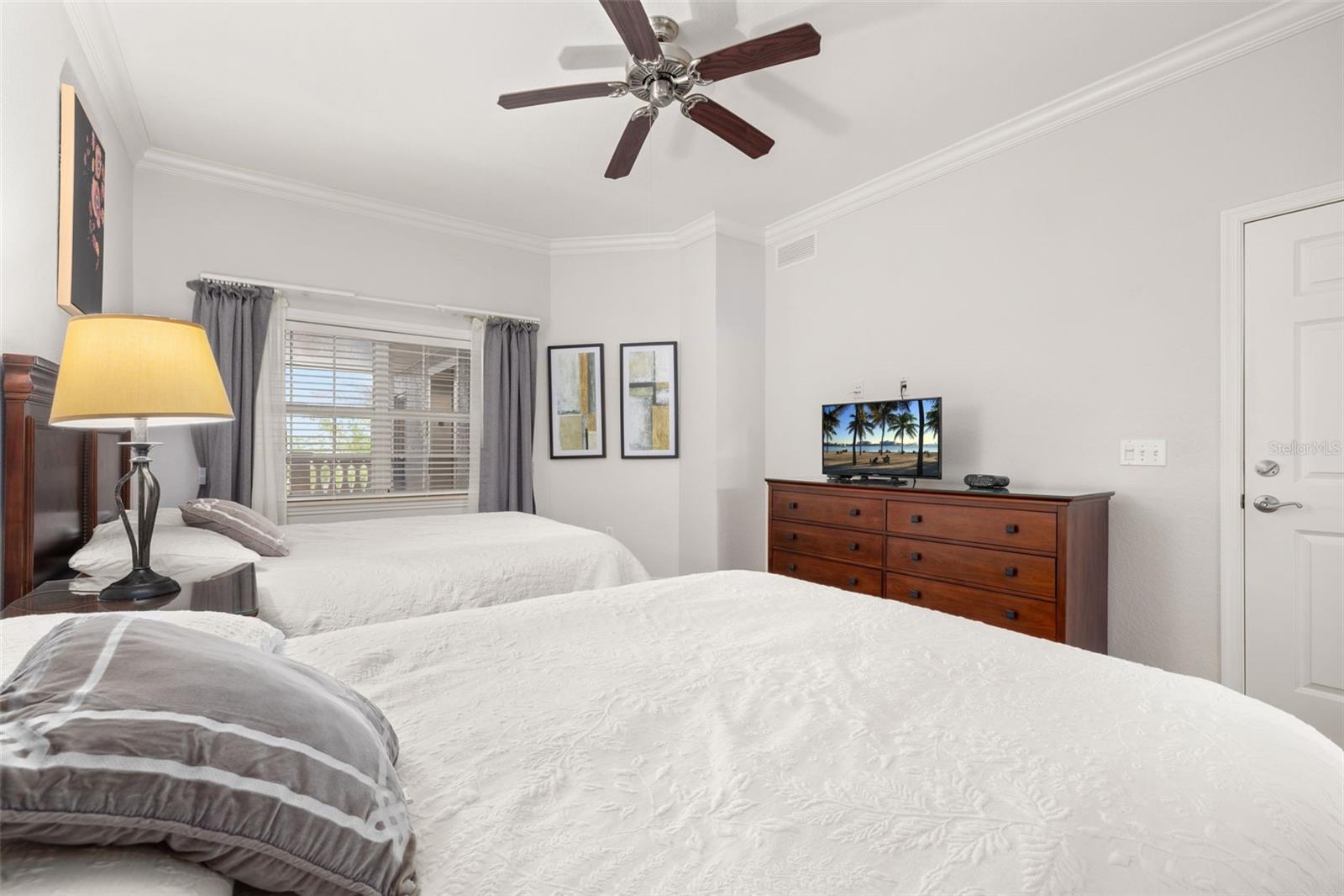 Image 9 of 56 For 1100 Sunset View Circle 302