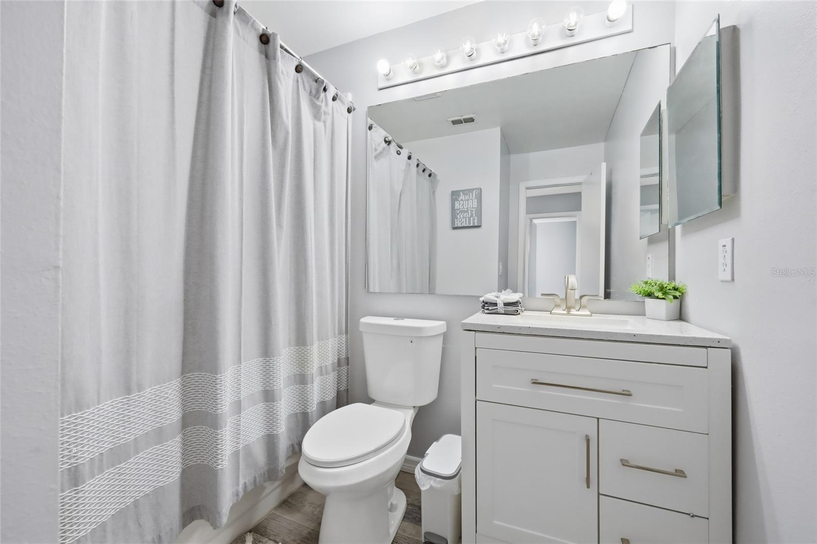 Image 23 of 36 For 1232 Barefoot Bay Drive