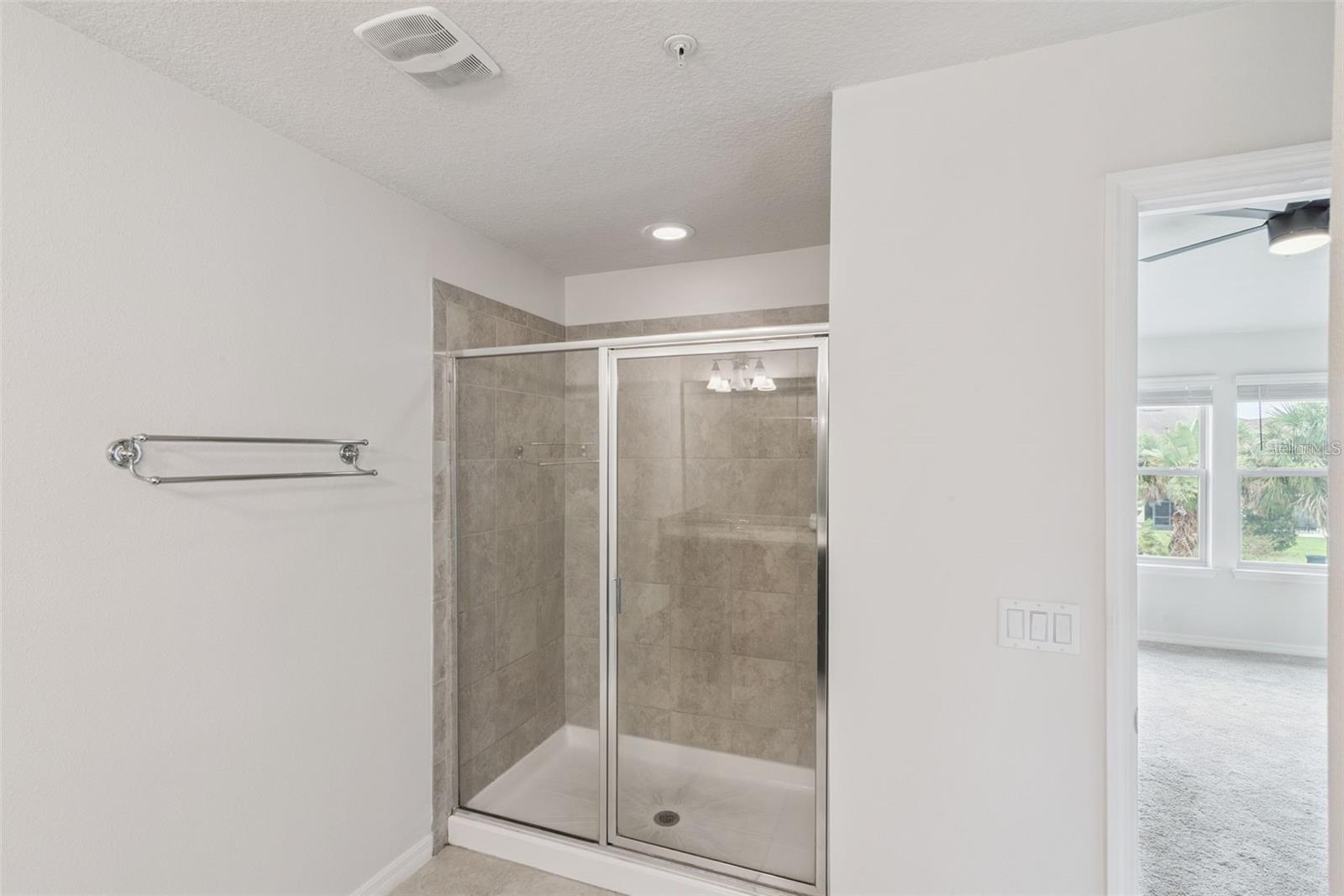 Image 16 of 21 For 3047 Alessa Loop