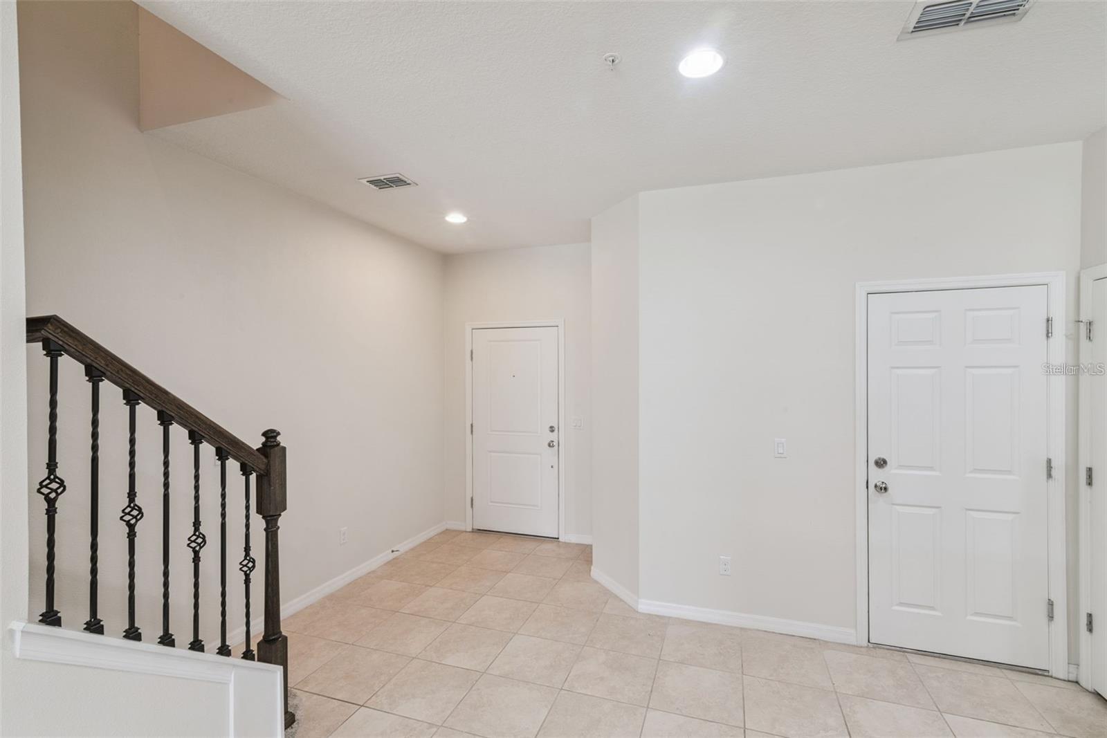 Image 19 of 21 For 3047 Alessa Loop