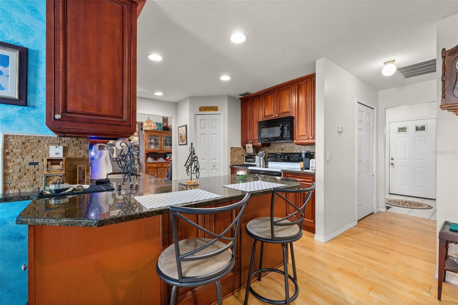 Image 9 of 32 For 8619 White Rose Drive