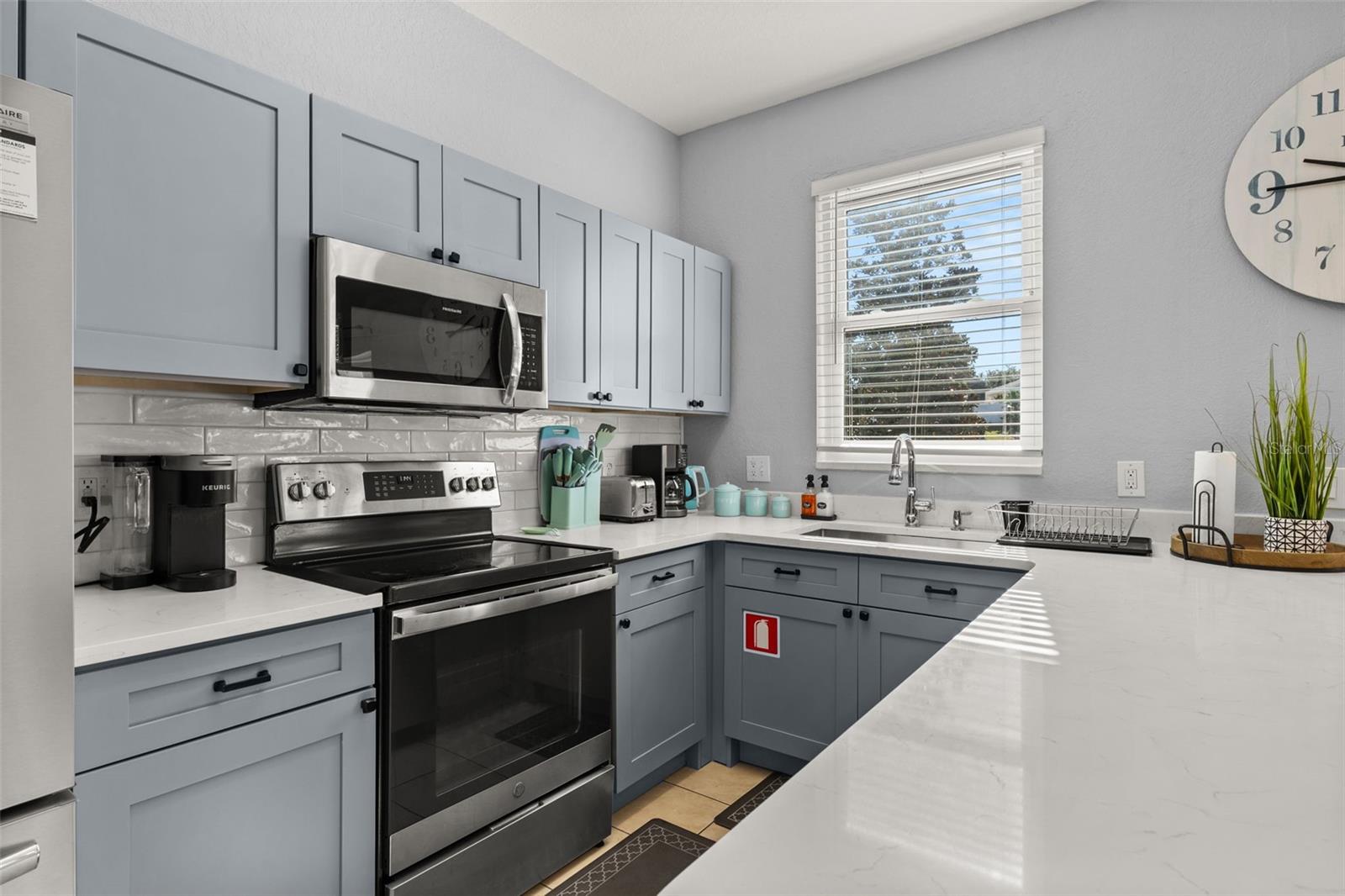 Image 11 of 89 For 447 La Mirage Street