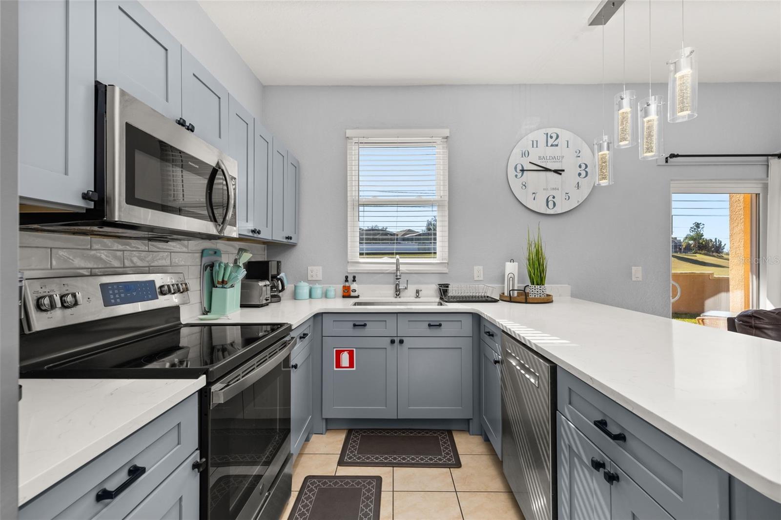 Image 12 of 89 For 447 La Mirage Street