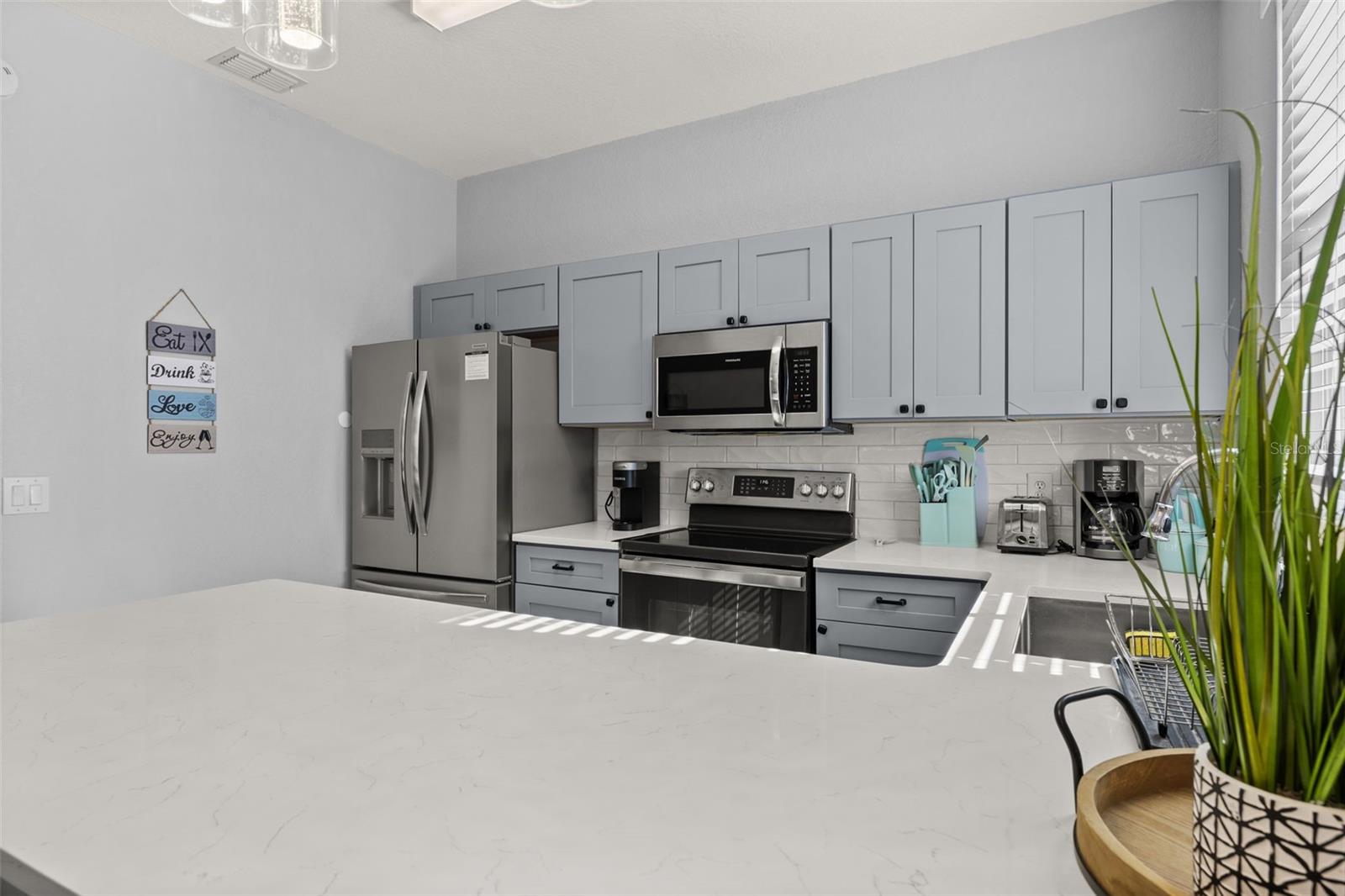 Image 13 of 89 For 447 La Mirage Street