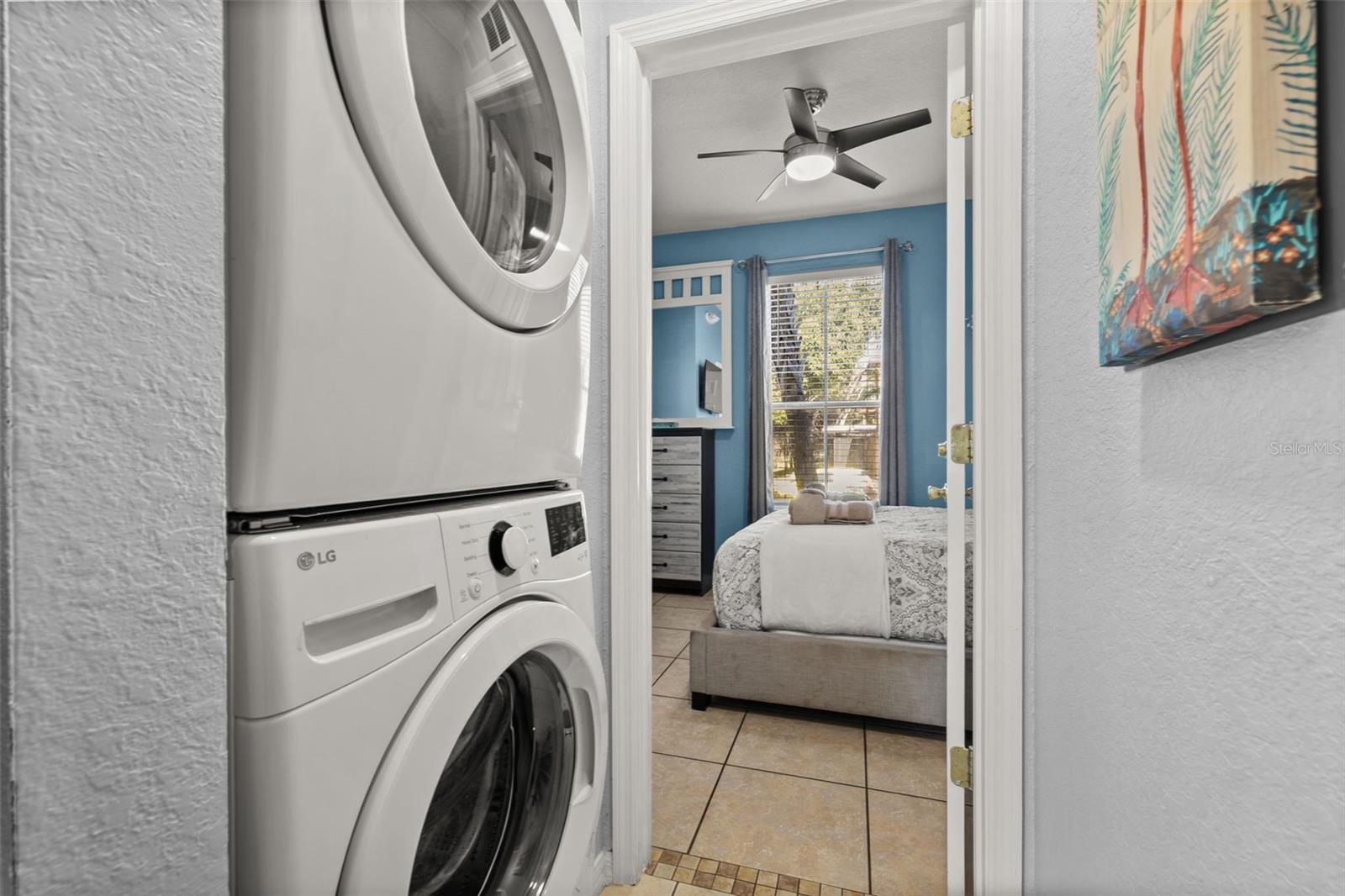 Image 14 of 89 For 447 La Mirage Street