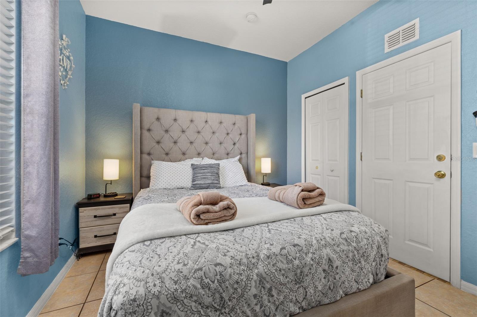 Image 16 of 89 For 447 La Mirage Street