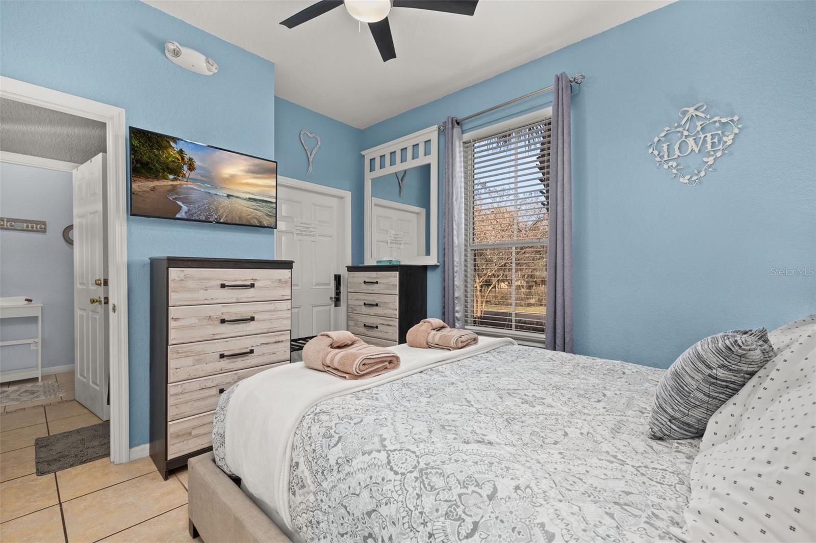 Image 17 of 89 For 447 La Mirage Street