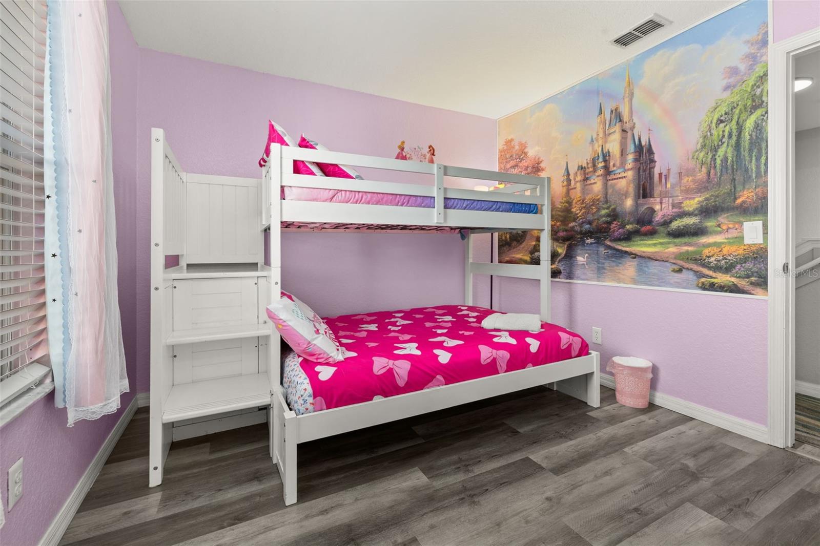 Image 22 of 89 For 447 La Mirage Street