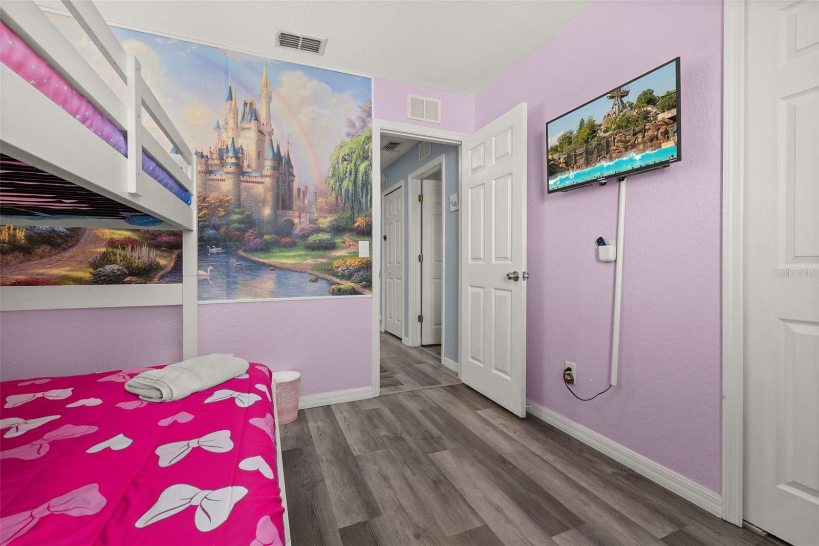 Image 23 of 89 For 447 La Mirage Street