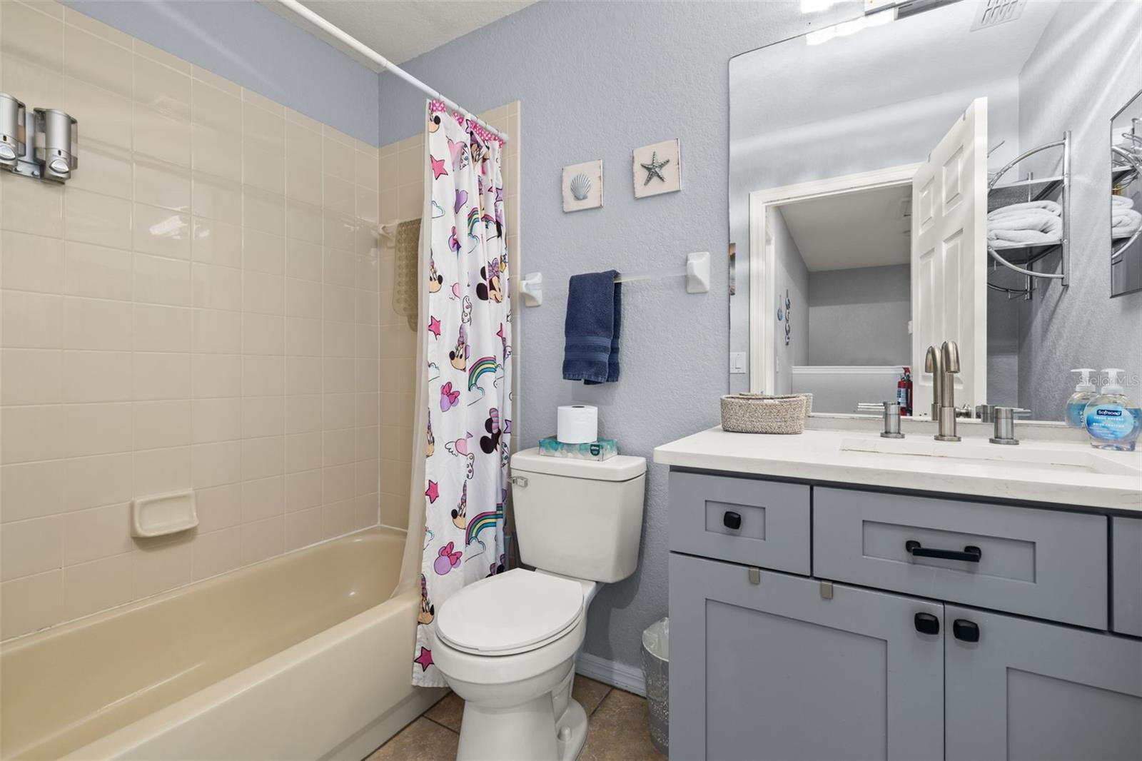 Image 27 of 89 For 447 La Mirage Street