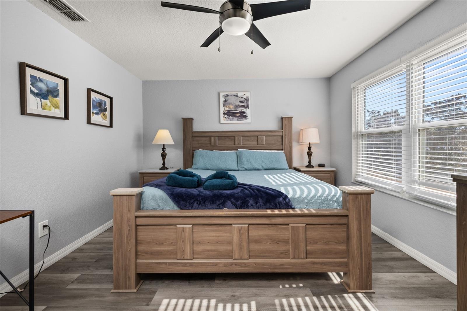 Image 29 of 89 For 447 La Mirage Street