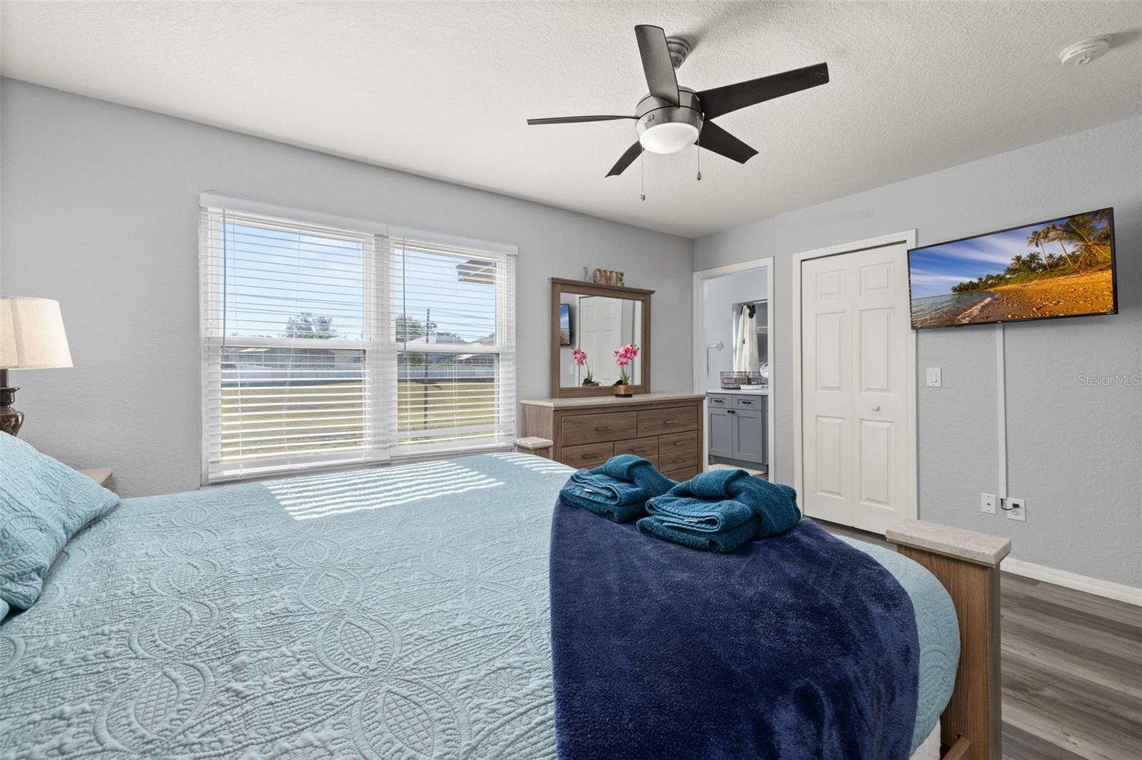 Image 30 of 89 For 447 La Mirage Street