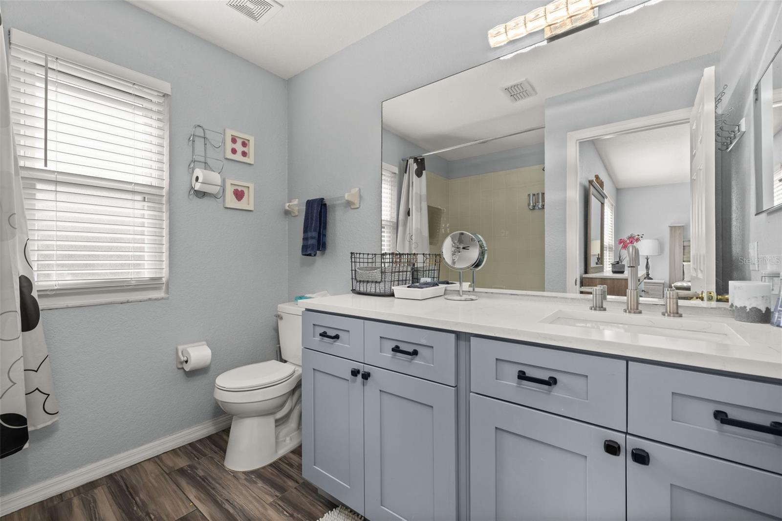 Image 31 of 89 For 447 La Mirage Street