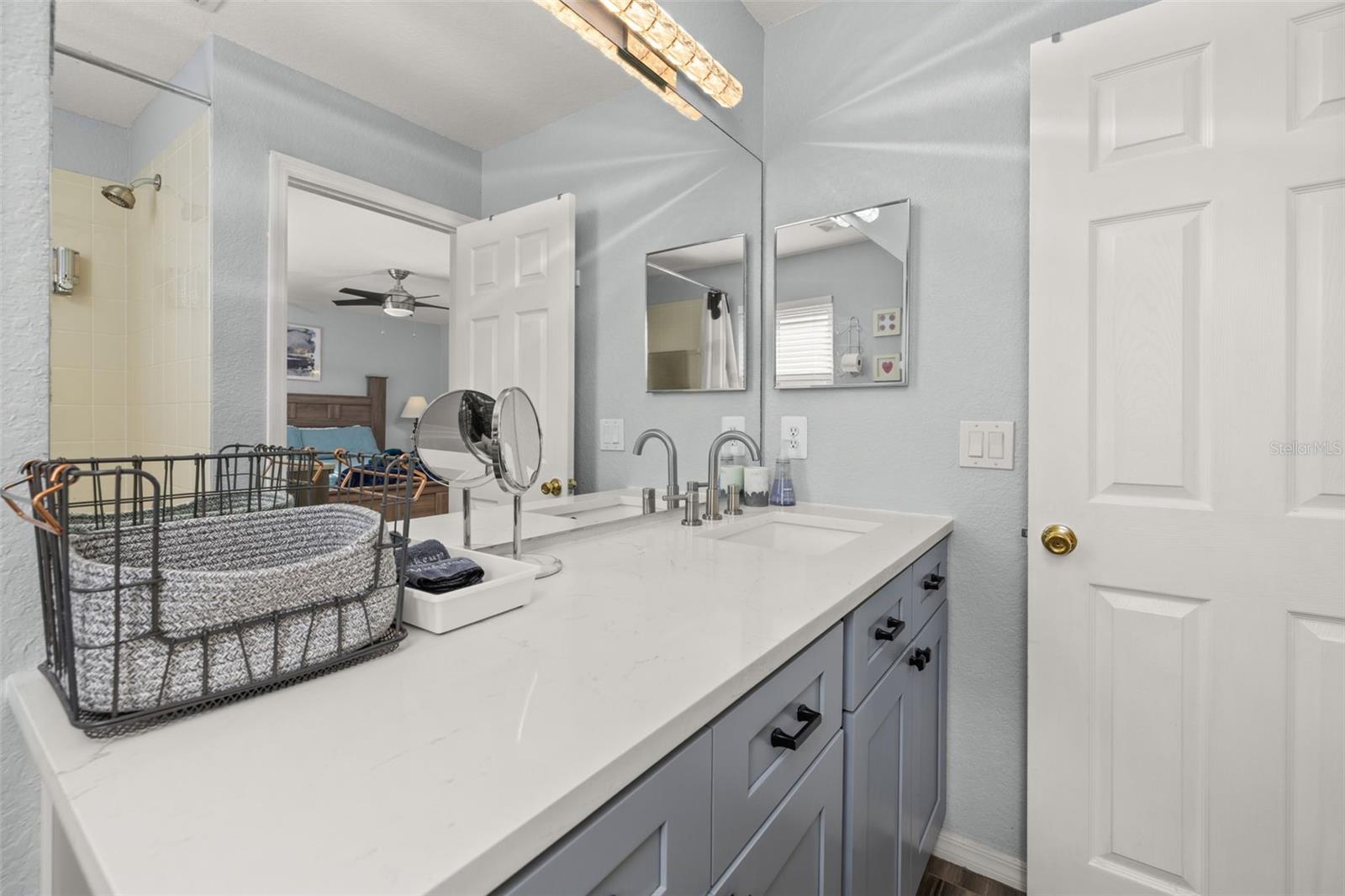 Image 33 of 89 For 447 La Mirage Street