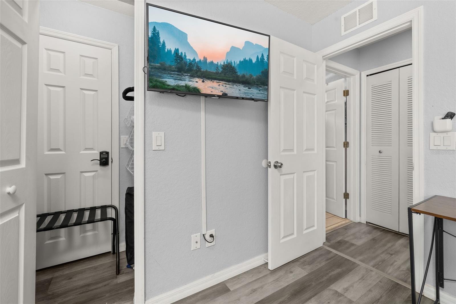 Image 34 of 89 For 447 La Mirage Street