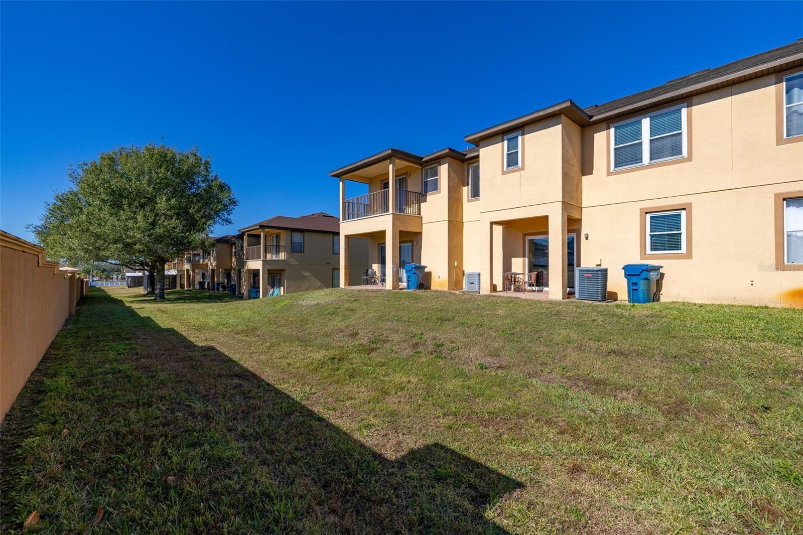 Image 37 of 89 For 447 La Mirage Street