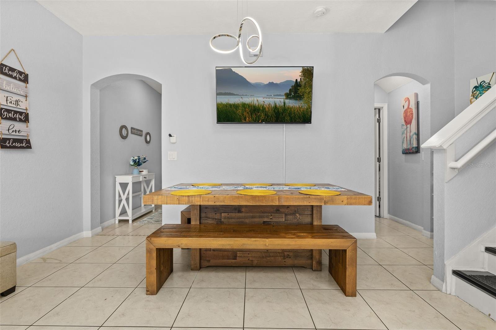 Image 5 of 89 For 447 La Mirage Street