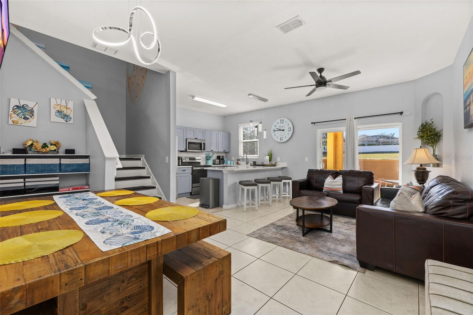 Image 7 of 89 For 447 La Mirage Street