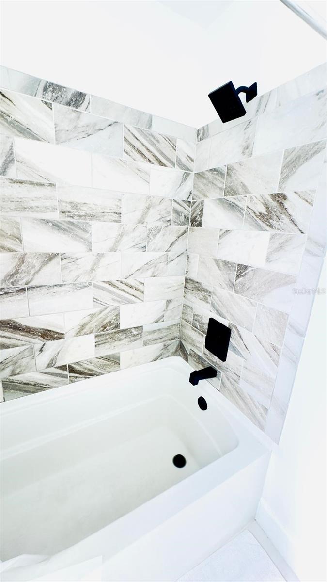 Image 14 of 23 For 14614 Bayonne