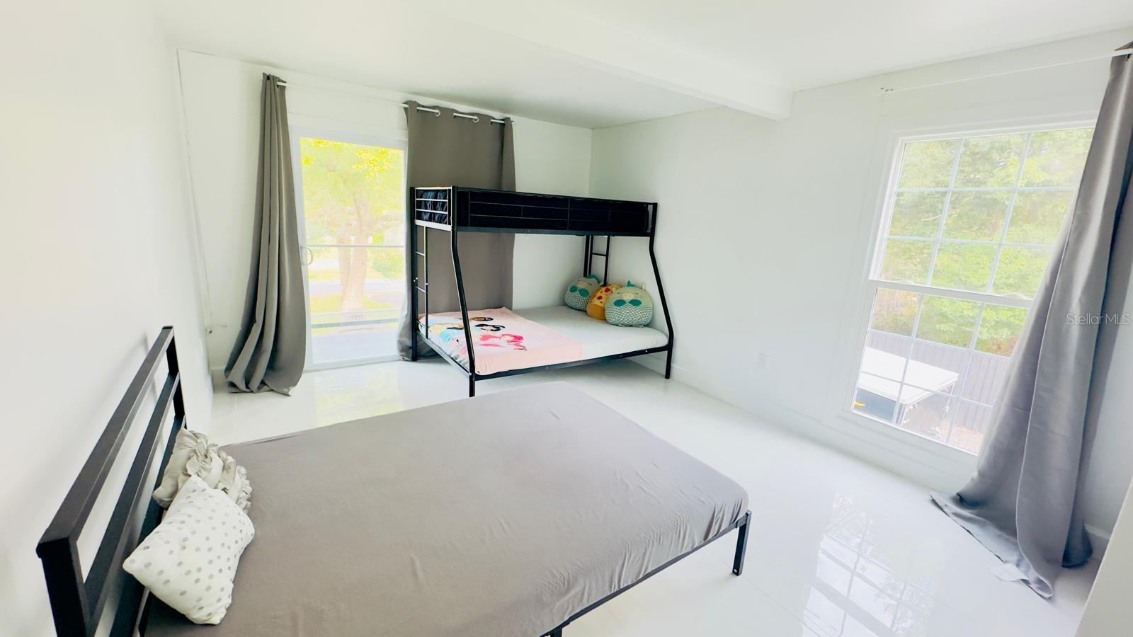 Image 17 of 23 For 14614 Bayonne