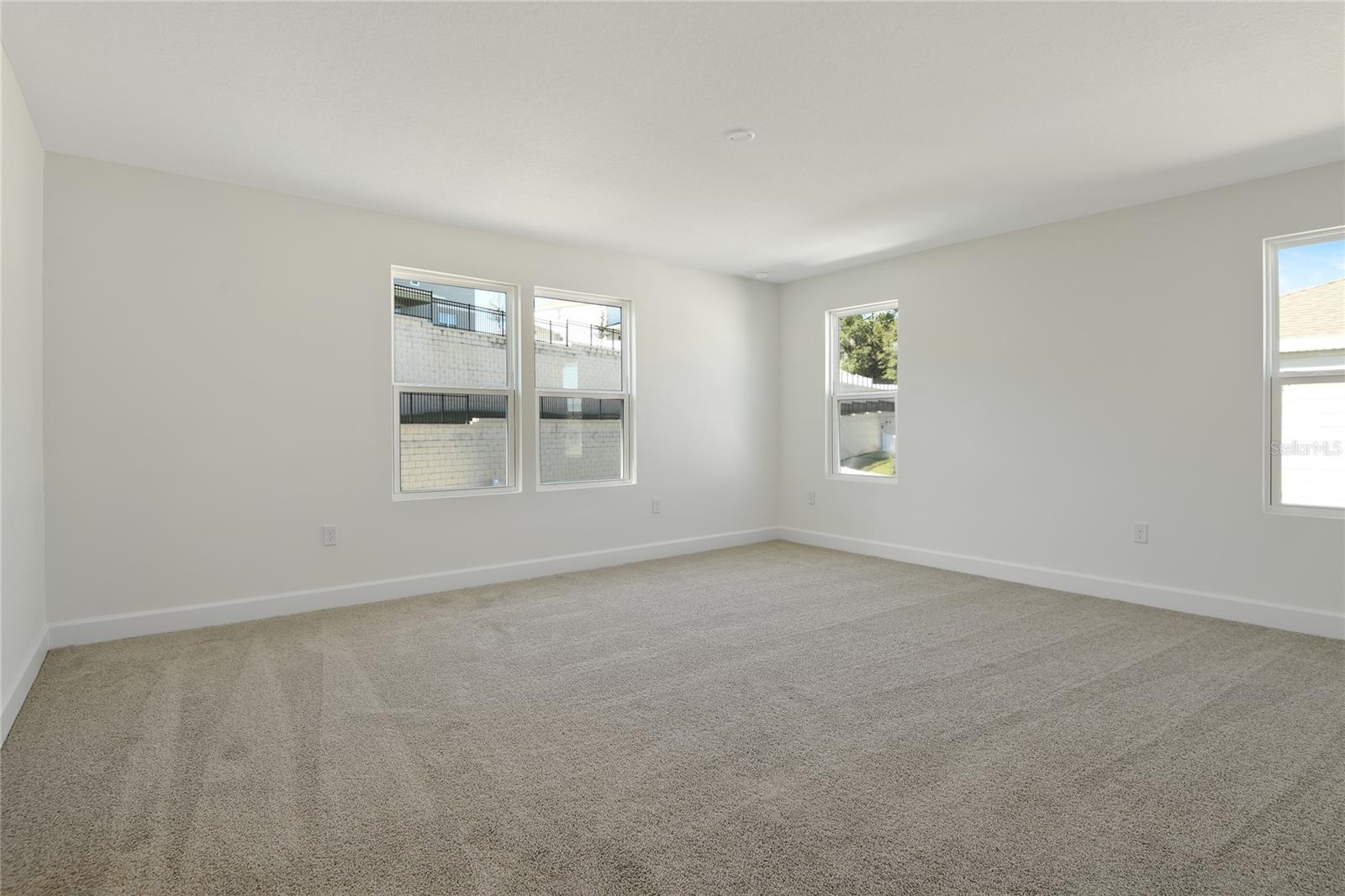 Image 11 of 18 For 820 Silver Ridge Lane