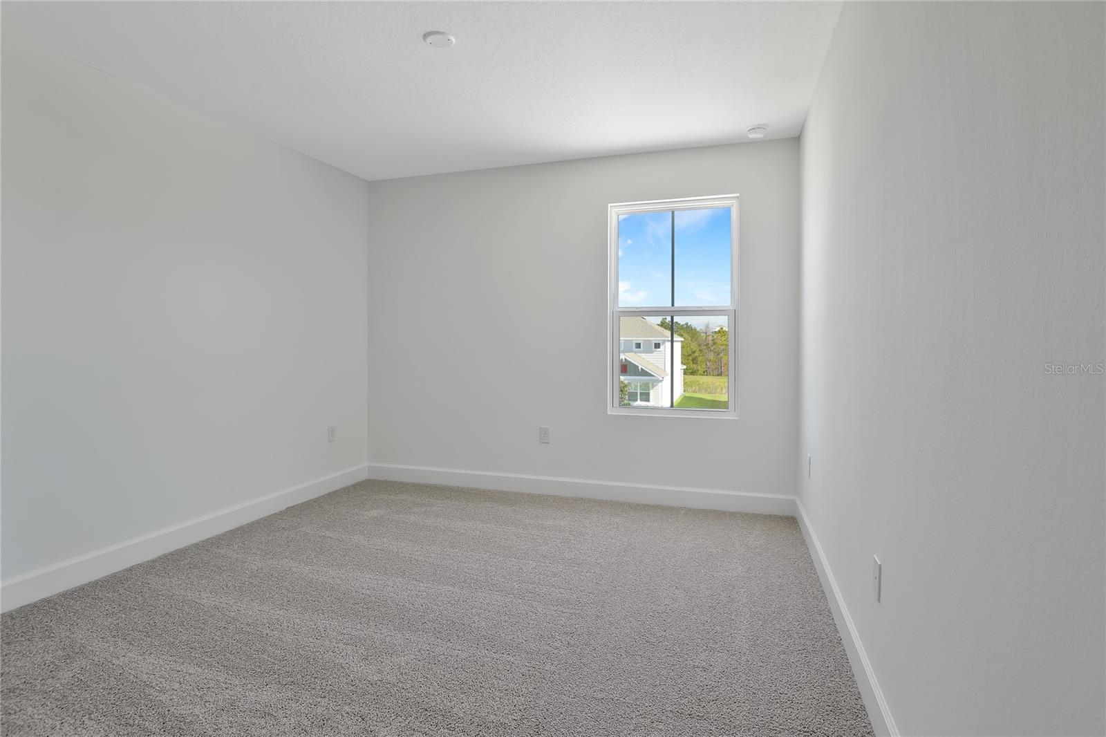 Image 16 of 18 For 820 Silver Ridge Lane