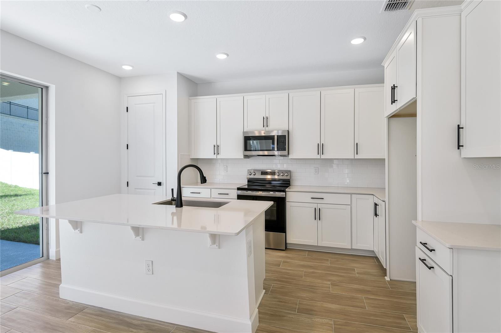 Image 6 of 18 For 820 Silver Ridge Lane